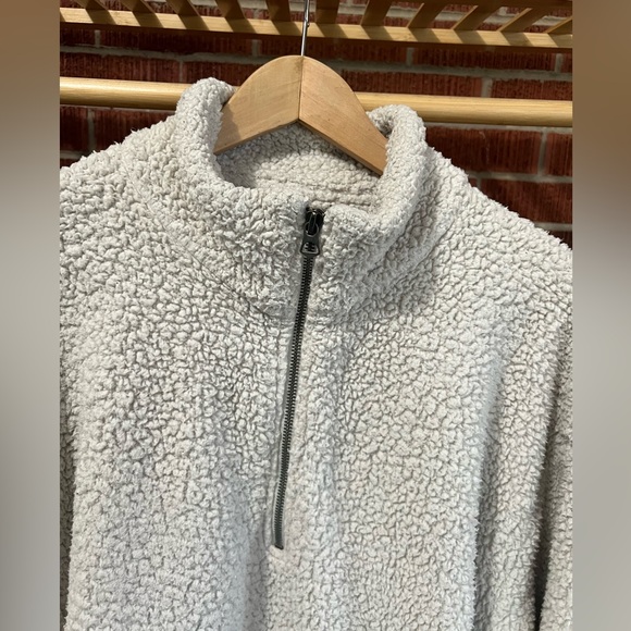 American Eagle Off-White Sherpa - Picture 4 of 7